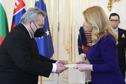 Посланик Васил Петков връчи акредитивните си писма на президента на Словашката република Зузана Чапутова